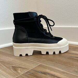 GIANNI BINI Wander Lust Lug Sole Platform Black Booties Size 7